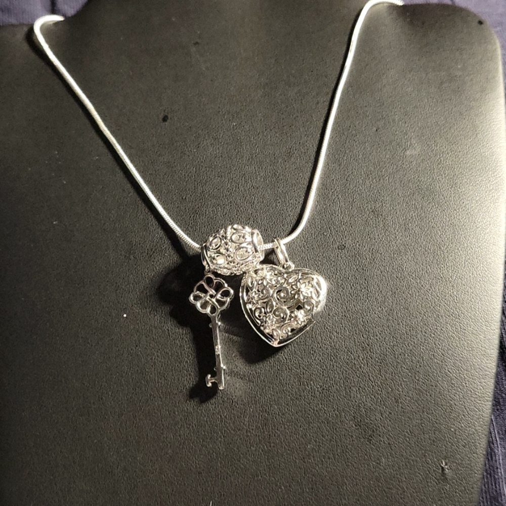 1  Key to the Heart Pendant Necklace .925 Sterling Silver